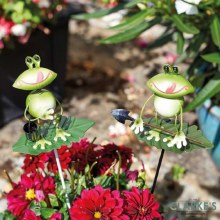 Additional picture of Frog with Bucket - Stake Garden Decoration