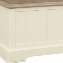 Additional picture of Meghan Oak Blanket Box