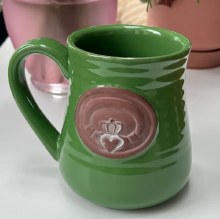 CLADDAGH POTTERY MUG GREEN
