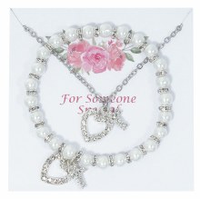 CRYSTAL AND PEARL HEART PENDANT BRACELET SET