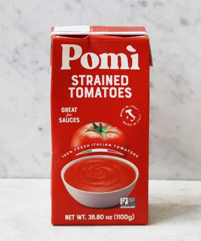 Pomi Strained Tomatoes, 38oz