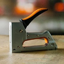 LIGHT DUTY METAL STAPLE GUN