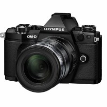 E-M5 Mark II black + EZ-M1250 black E-M5 Mark II black + EZ-M1250 black