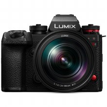 Panasonic Lumix S1 Mark II E with S-R 24-105mm F4 Macro O.I.S. Lens Panasonic Lumix S1 Mark II E with S-R 24-105mm F4 Macro O.I.S. Lens