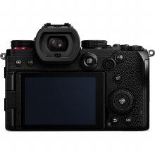 Additional picture of Panasonic Lumix S5D with S-R 28-200mm O.I.S Macro Lens