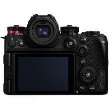 Additional picture of Panasonic Lumix S1R Mark II with S-R 24-105mm F4 Macro O.I.S. Lens