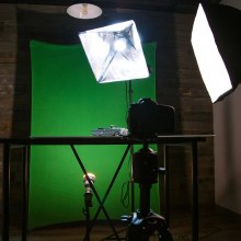 Additional picture of Westcott X-Drop Wrinkle-Resistant Backdrop (1.5 x 2.1m) [5' x 7'] - Chroma-Key Green Screen