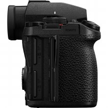 Additional picture of Panasonic Lumix S5 Mark II with 24-105mm Lens