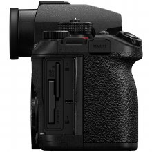 Additional picture of Panasonic Lumix S1R Mark II with S-R 24-105mm F4 Macro O.I.S. Lens