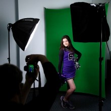 Additional picture of Westcott X-Drop Wrinkle-Resistant Backdrop (1.5 x 2.1m) [5' x 7'] - Chroma-Key Green Screen