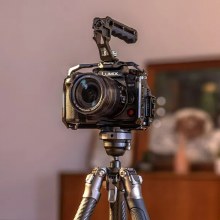 Additional picture of SmallRig 4824 HawkLock Quick Release Cage for Panasonic LUMIX GH7 / GH6