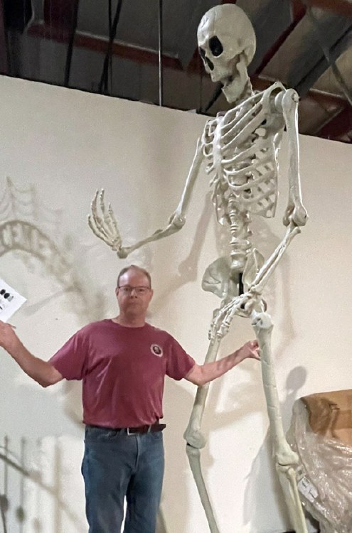 Skeleton 10ft Standingw/Lights