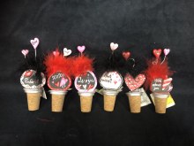 Valentines Bottle Topper Asst