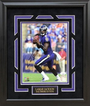 LAMAR JACKSON AUTOGRAPHED HAND SIGNED BALTIMORE RAVENS PHOTO
