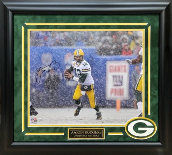 AARON RODGERS AUTOGRAPHED HAND SIGNED CUSTOM FRAMED 16X20 PHOTO