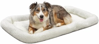 Midwest Quiet Time Sheepskin Pet Bed, White, 42x26