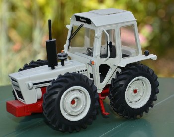 1:32 COUNTY 1174 WHITE &amp; RED