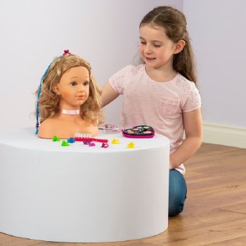 PRINCESS CORALIE HAIR STYLING