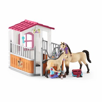 42369 HORSE STALL WITH ARAB