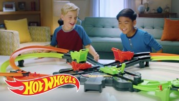 HW ACTION COLOSSAL CRASH