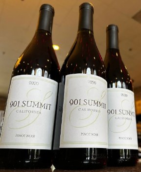 901 Summit Pinot Noir