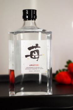 Awayuki Strawberry Gin 750ml