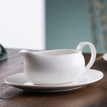 Belleek Erne Erne Sauce Boat &amp; Tray