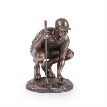 Genesis Lining Up the Putt