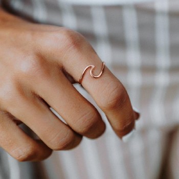 PURA VIDA WAVE RING ROSE GOLD 6