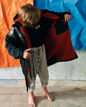 SR JUNIOR 4 SEASON ROBE BLACK S-M