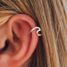 PURA VIDA EAR CUFF WAVE SILVER