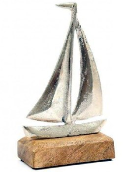 SIL DECORATIVE FIGURINE YACHT ON WOODEN BASE - 18X11CM