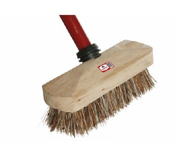DECK SCRUB WITH RED HANDLE