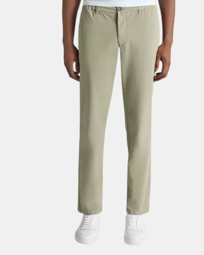 Elliott Chinos