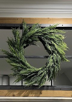 Ft Whispy Cedar Wreath 26in