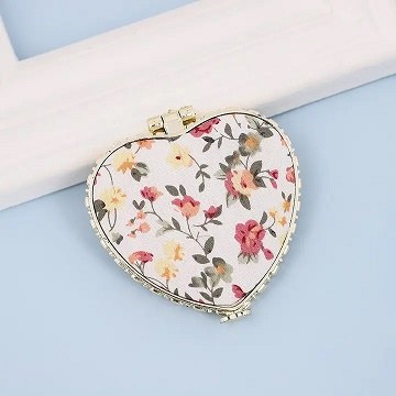 Compact Mirror Heart White