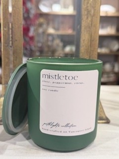 Mistletoe Candle 8oz Olive