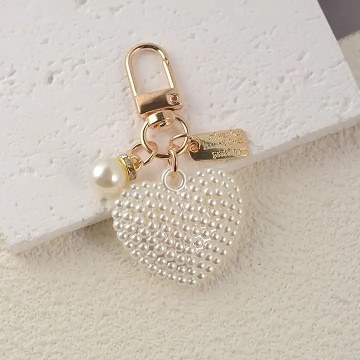 Key/purse Charm Pearl Heart