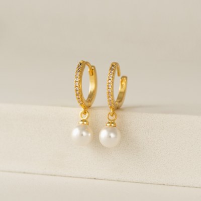 Amari Pearl Hug Earrings Gold