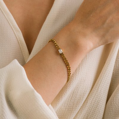 Zyra Curb Chain Bracelet Gold