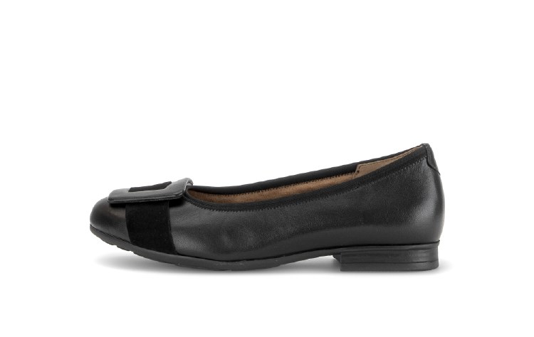 3033 Black Leather Pump