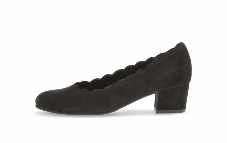 82.221 Low Heel Black Suede 6,