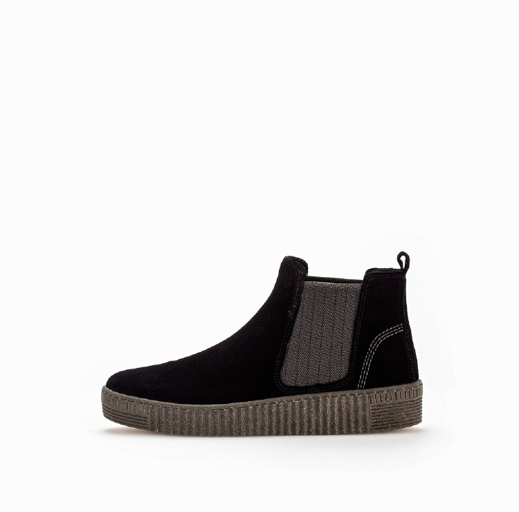 53.731 Black Suede 5