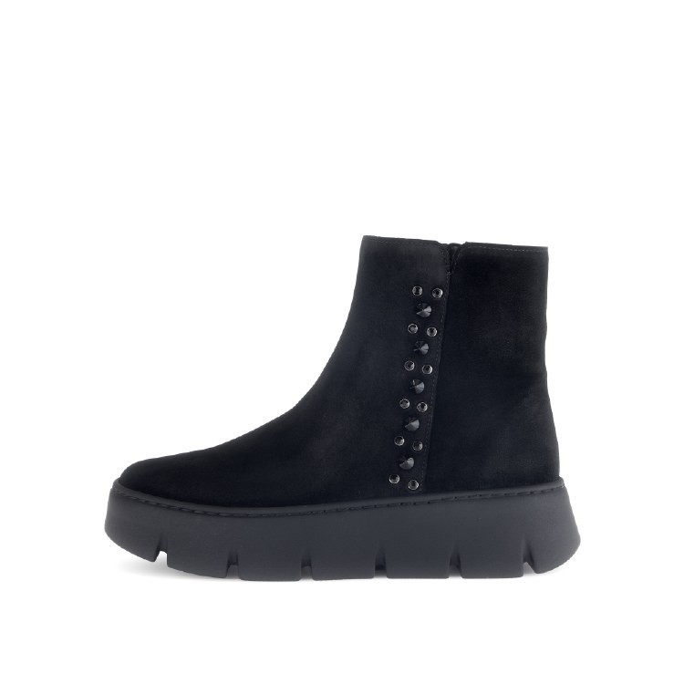 53.744 Black Suede Stud 6