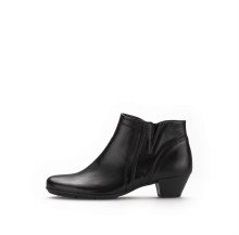 75.638 Black Leather 8 UK / 42