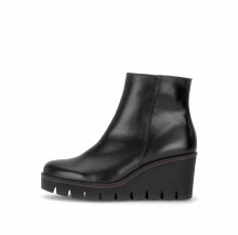 8045 Black Leather Wedge