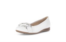 Additional picture of 82.625 White Leather Pump 5.5