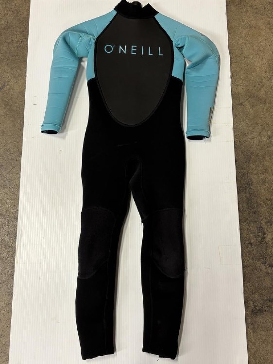 ONEILL KIDS WETSUIT SIZE 4 - USED