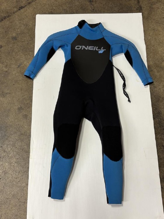 ONEILL KIDS WETSUIT SIZE 4 - USED