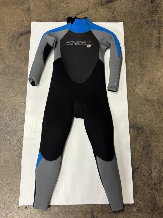 ONEILL KIDS WETSUIT SIZE 8 - USED